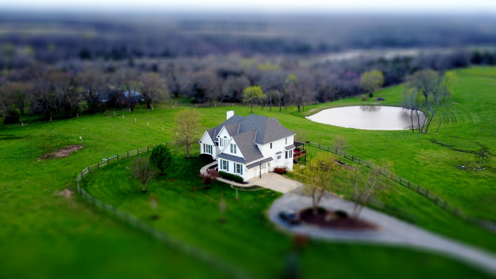 An image of a family estate in Burlington