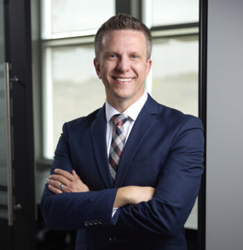 An image of Derek Edelkoort, Partner, CPA, CGA, and Cross-border/US Tax Specialist at Edelkoort Smethurst CPAs LLP (a full service Accounting, Tax, Trust, Estate Planning and Advisory Services CPA firm) in Burlington, Ontario, Canada.