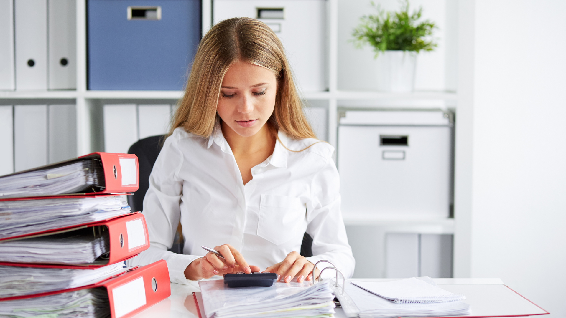 An image of a small business owner in Burlington Ontario who recently worked with a local tax and accounting specialist to help with her personal and corporate tax needs.