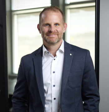 An image of Geoff Smethurst, Partner, CPA, CGA, LPA and Trust Specialist at Edelkoort Smethurst CPAs LLP (a full service Accounting, Tax, Trust, Estate planning and Advisory Services CPA firm) in Burlington, Ontario, Canada.