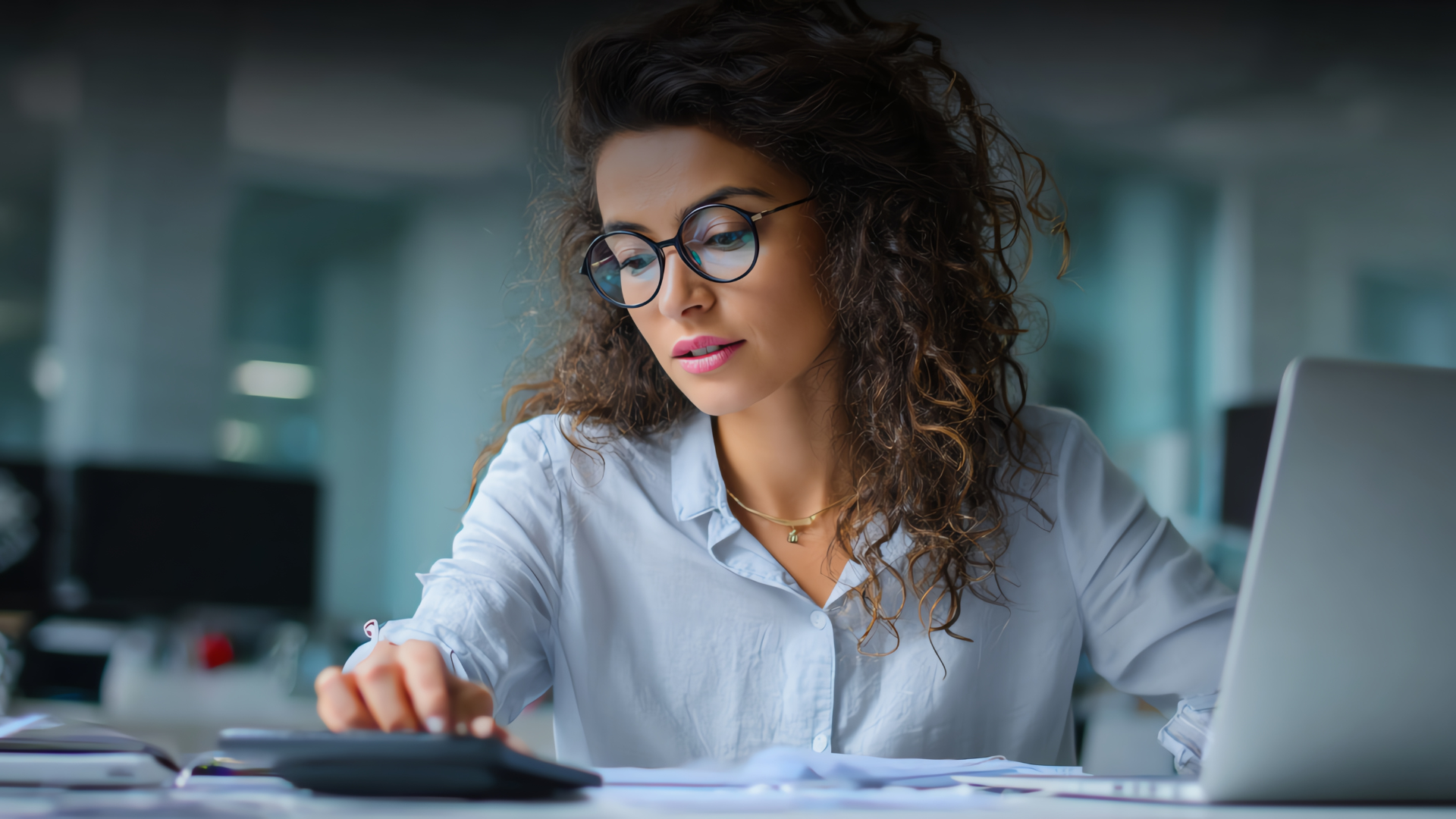 An image of a Burlington bookkeeping working on a small business client